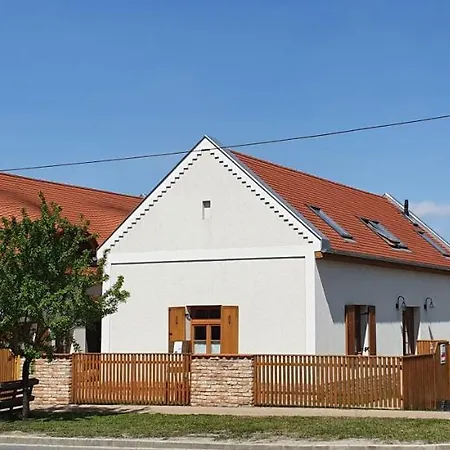 Retespajta Es Apartmanhaz * Neszmely